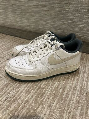 Nike Air Force 1 Low Top Men's Sneakers - White/Beige/Green